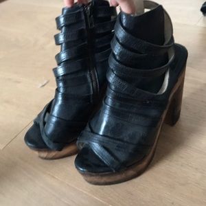 Free bird platform heel